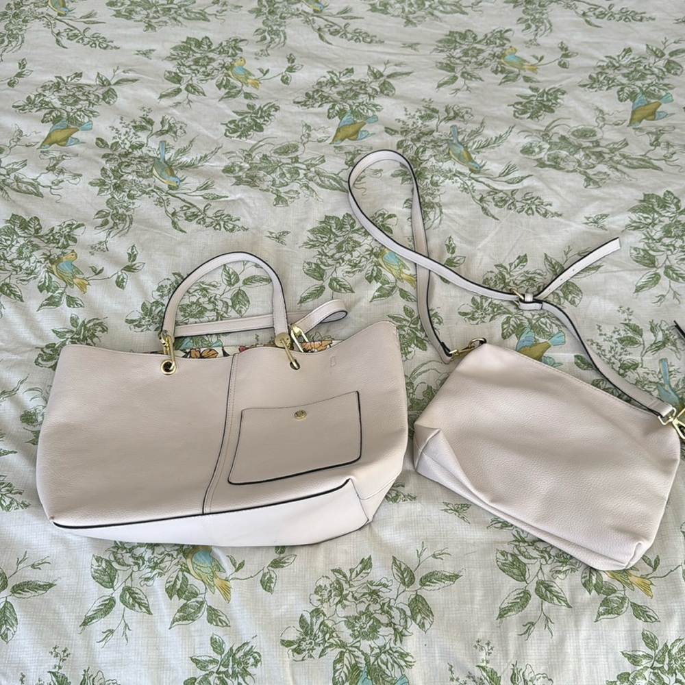 Gently Used Cream/White Steve Madden Tote w/Crossbody Set.  Gold Accents